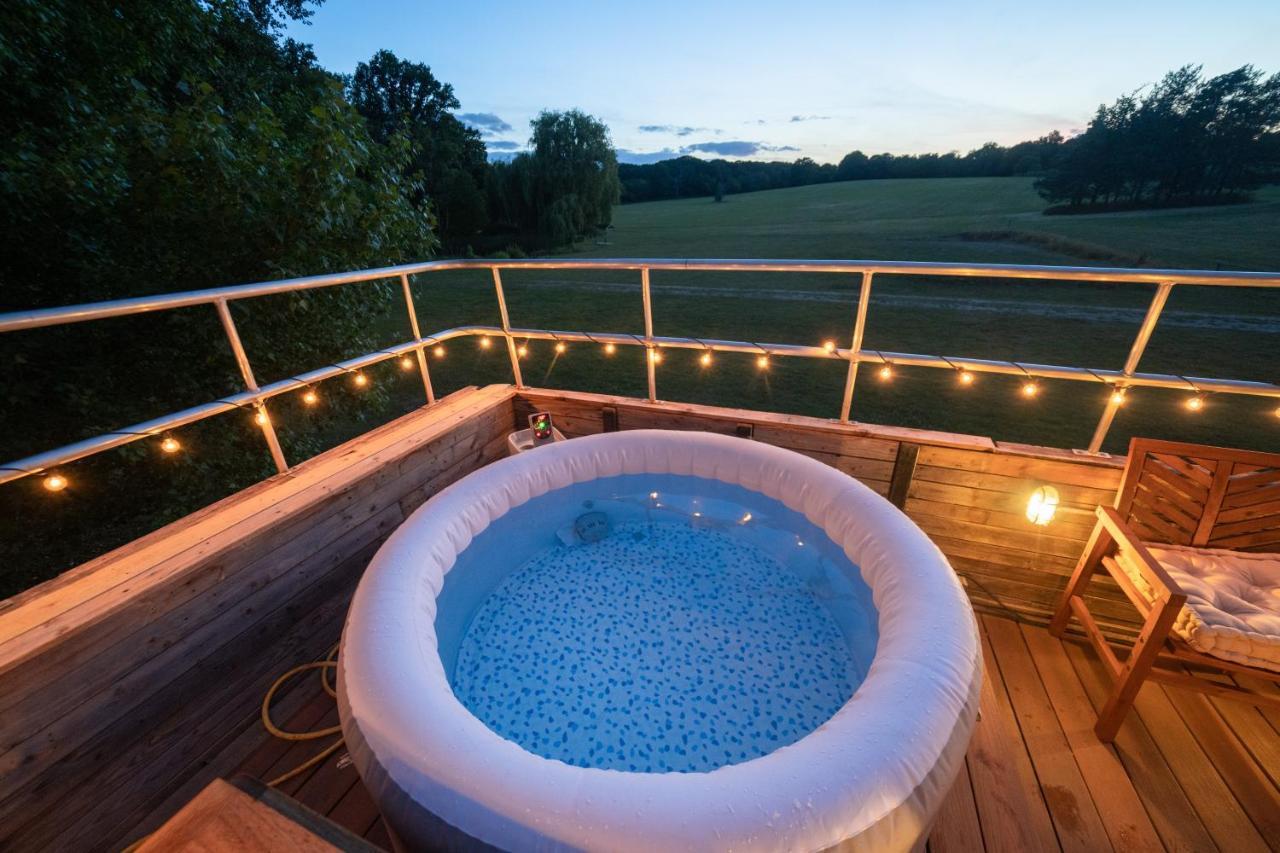 Delightful 2 Bed Double Decker Bus With Hot Tub Hotel Uckfield Kültér fotó